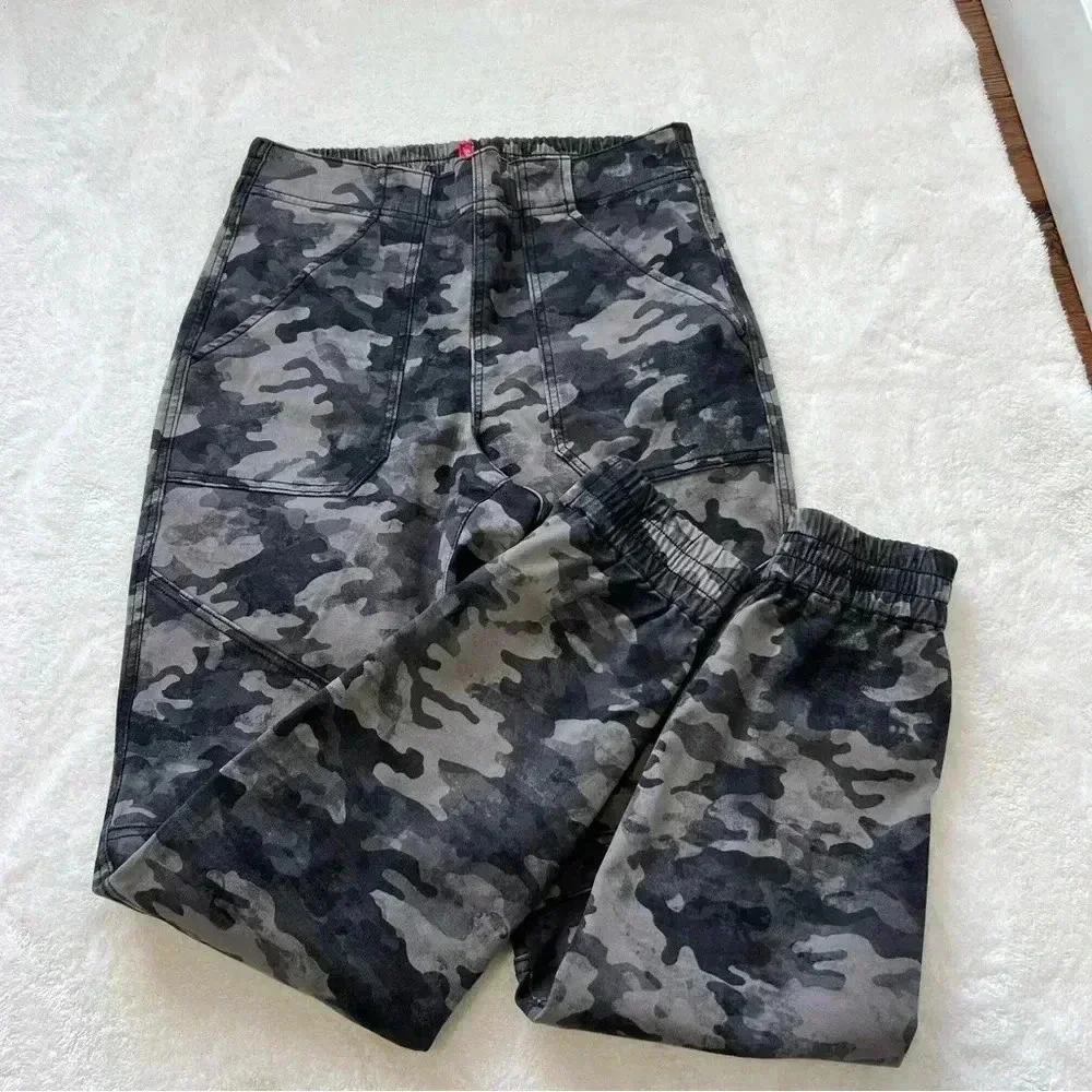 Spanx Stretch Twill Cargo Jogger Blackwash Camo Medium - Picture 2 of 12